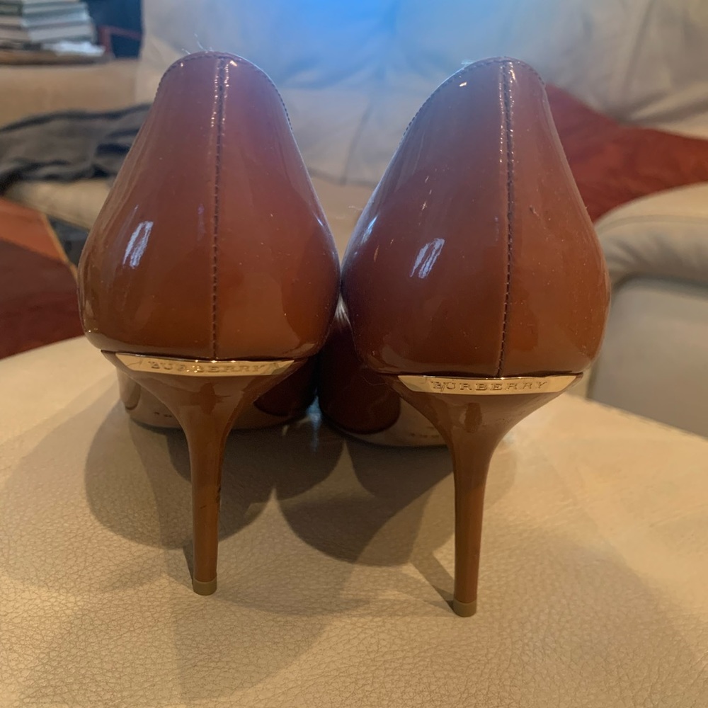 Burberry brown leather heels size 7.5 - Picture 3 of 3